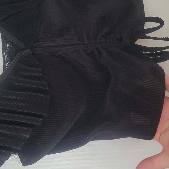 Frilly crop tank top - Picture 2 of 2